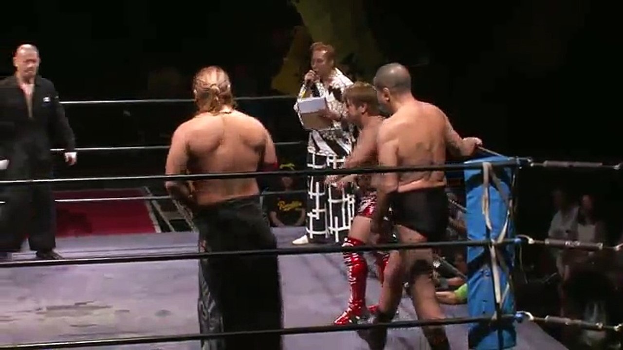 Genichiro Tenryu, Kenichiro Arai & Yuji Hino vs. Yoshiaki Fujiwara, Kengo Mashimo & Kazuhiro Tamura (Tenryu Project)