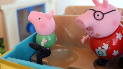 Pig George da Familia Peppa Pig no Primeiro dia de Aula na nova Escola!!! Em Portugues