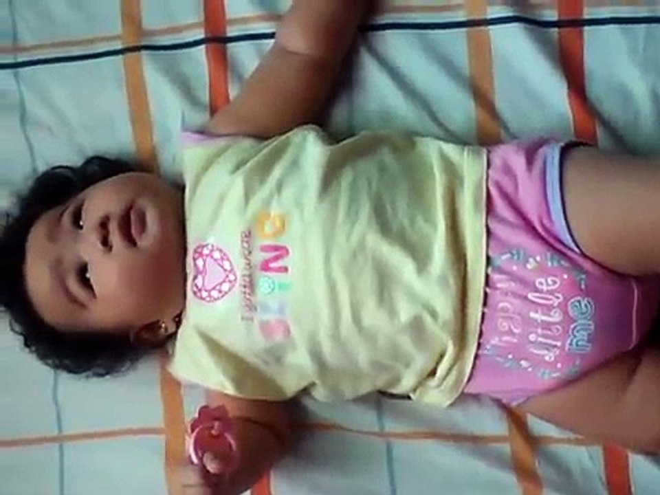 5 months old baby dancing twerk it like miley