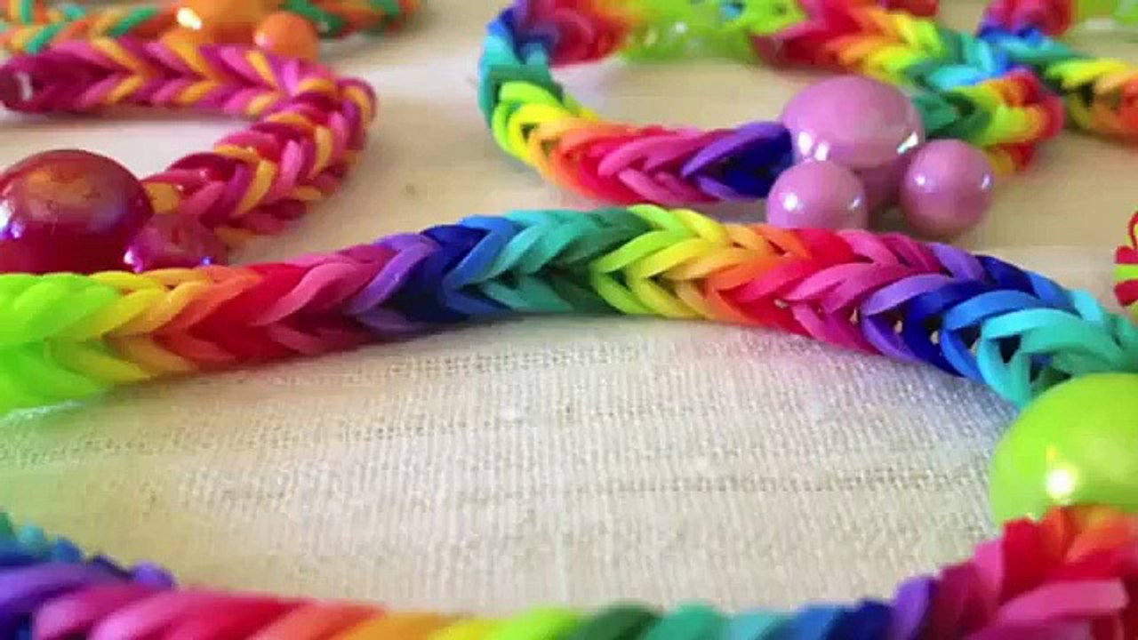 How to make a Rainbow Loom Fishtail bracelet without the loom step by step.