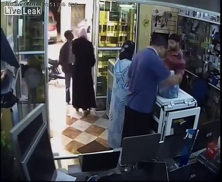 CCTV camera catches thief stealing notebook in electronics shop