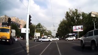The Roads of Russia ( Tram vs Car)