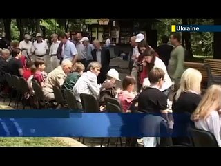 International Chess Day in Kiev: Ukrainian Chess Grandmasters take on amateurs in the park