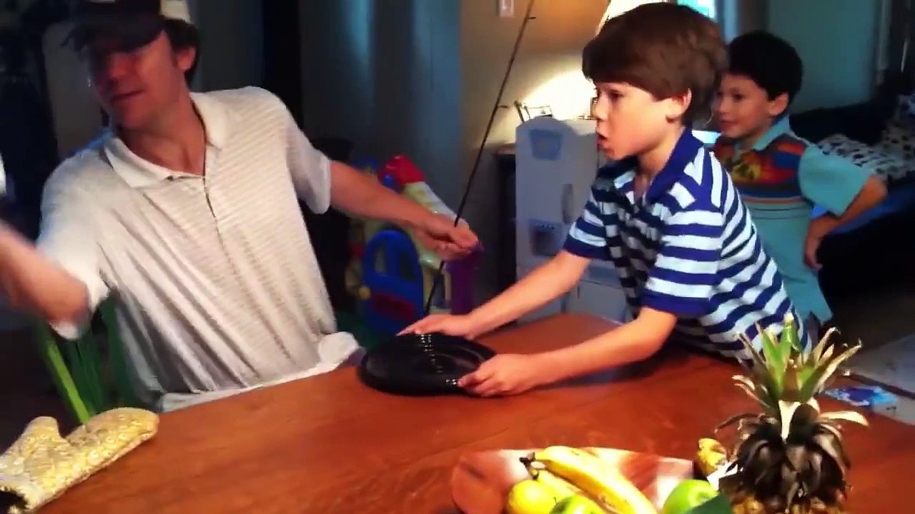 Les papas sont des super héros!  Compilation de sauvetages in-extremis