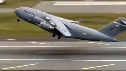 USAF C 17 Globemaster III Crash   Moments Before the Impact