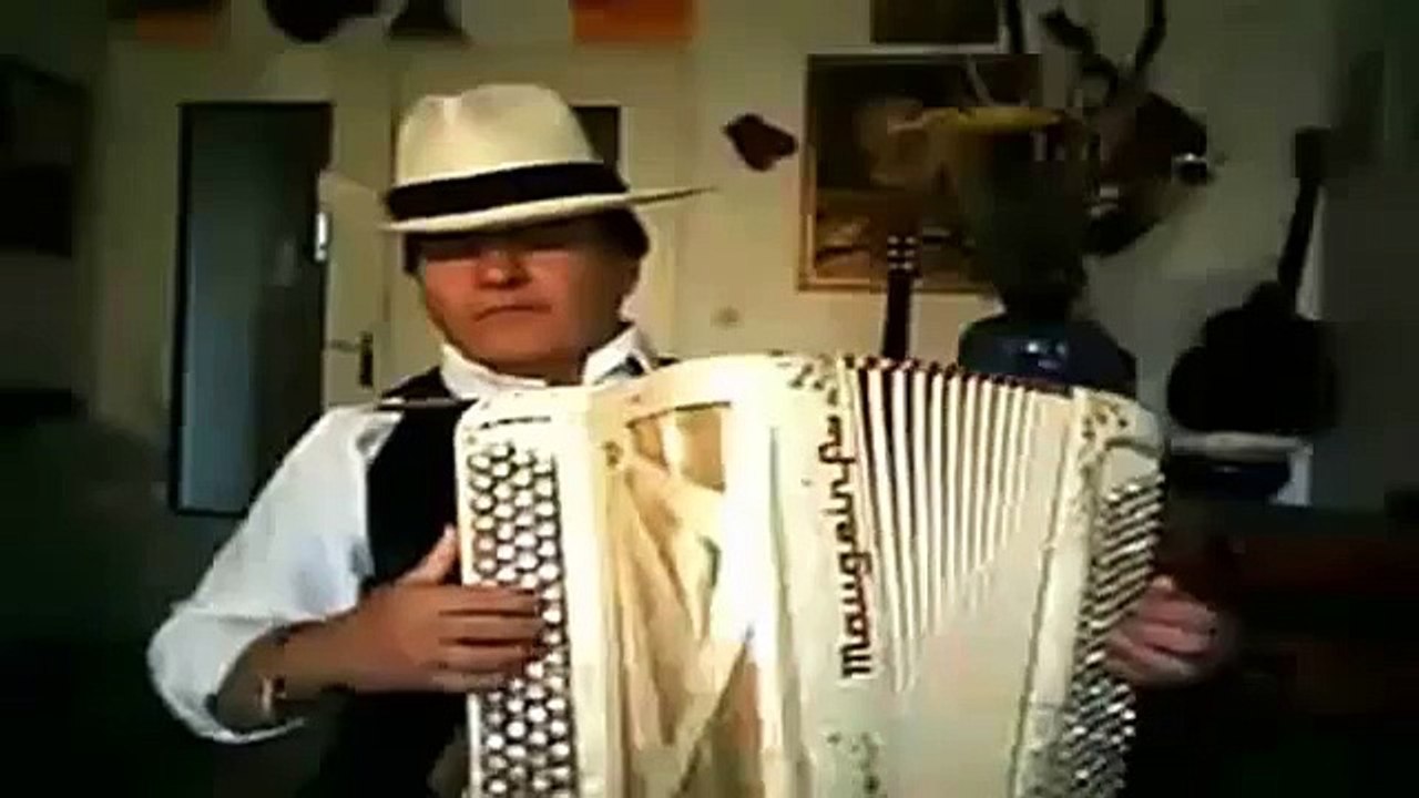Cesar et son accordeon VOYAGE SUR LES PONTS DE PARIS 3