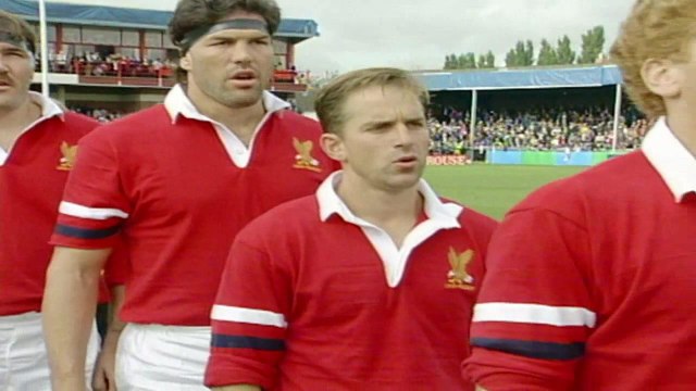 Anthem: USA sing The Star-Spangled Banner