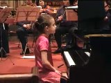 Natasha 7 años toca Mozart k467 con orquesta en Londres