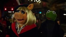 The Muppets (2011) - Miss Piggy and Kermet (greek)