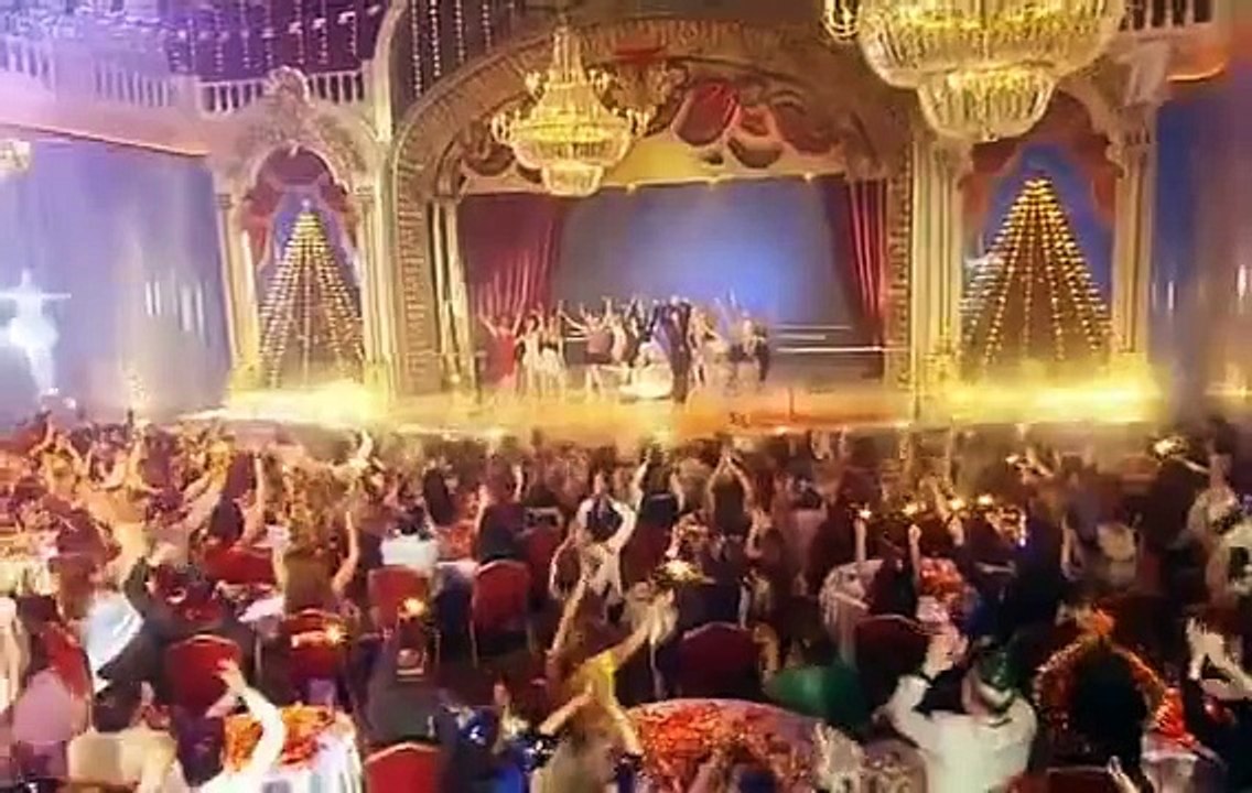 Barack Obama and Hillary Clinton Dancing Cartoon with English Subtitles  in Russian New Year TV Show