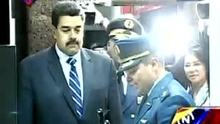 Maduro y Flores disparan el fusil AK
