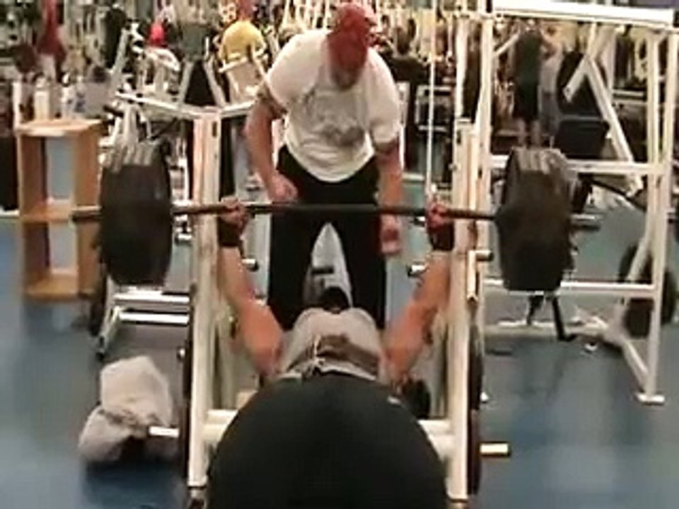 Allen Baria - Bench Press 405 lbs X 25 reps 500 lbs X 10 reps (RAW)