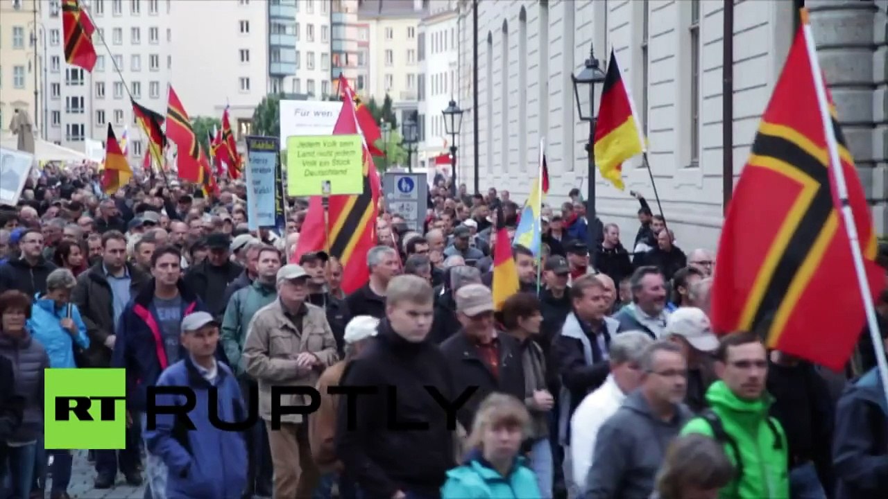 Allemagne : 10 000 manifestants anti-immigration de PEGIDA marchent à travers Dresde