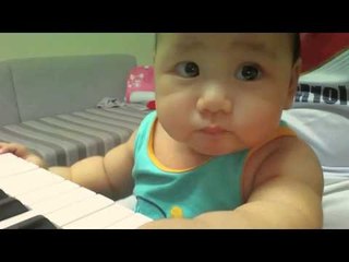 Bo play Organ with his tongue | Bạn Bo chơi organ bằng lưỡi