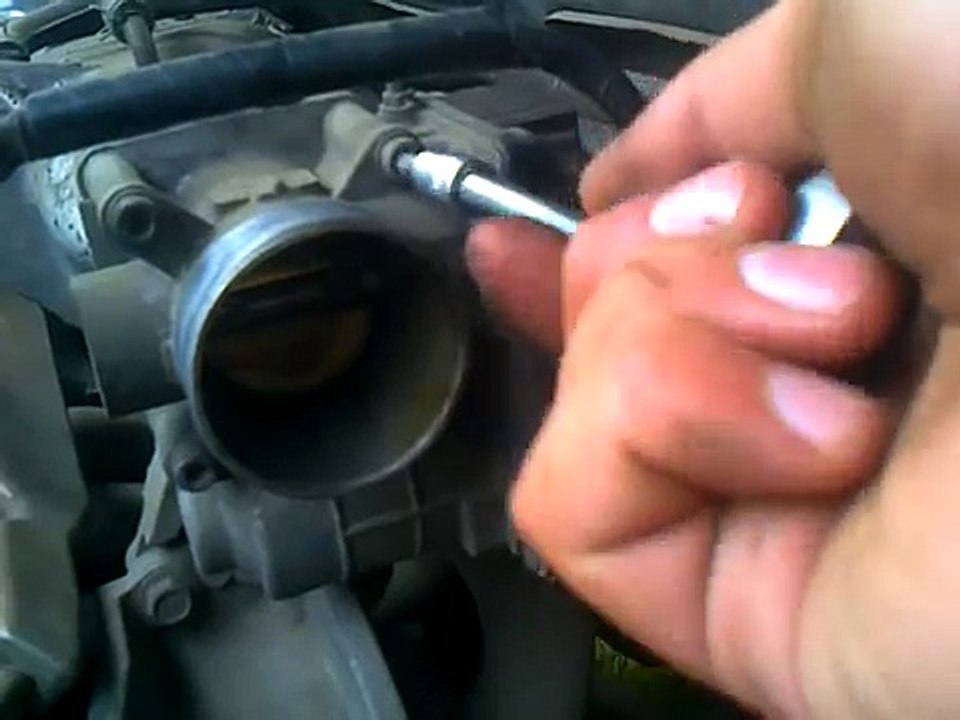 Чистка дросселя, чистка дроссельной заслонки, almera, 1.3gp - video ...