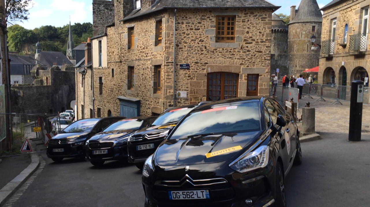 Avant le départ du Grand prix cycliste de la ville