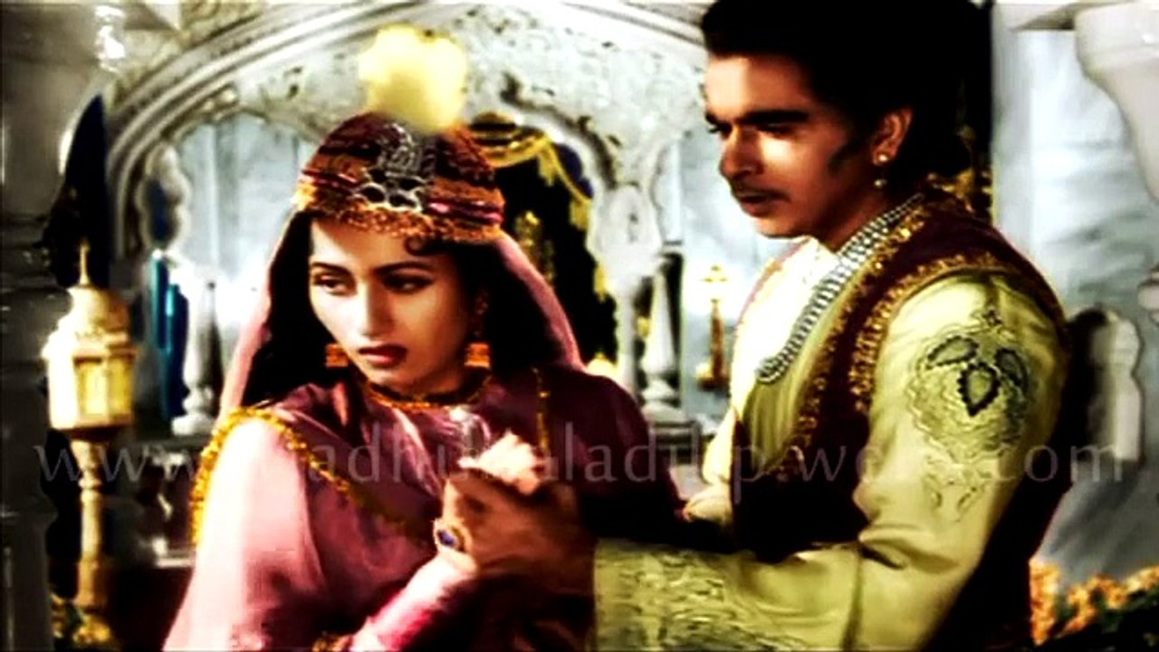 Madhubala & Dilip Kumar on TUM HO SAATH RAAT BHI HASEEN HAI(color)