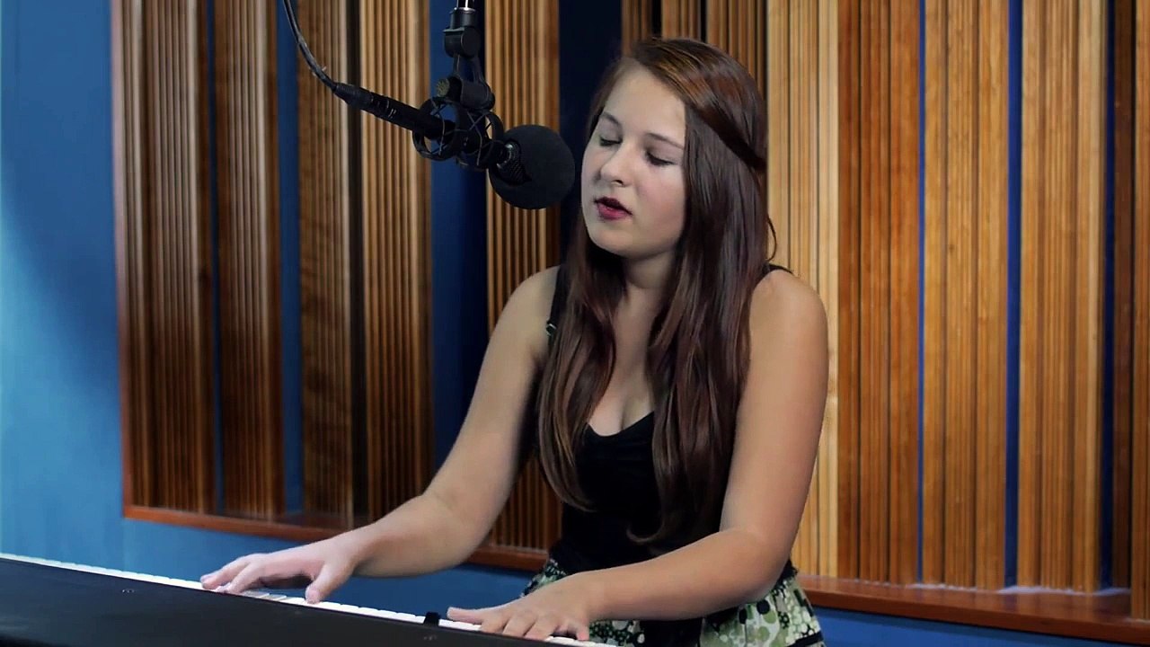 Miley Cyrus - We Can't Stop (Live Piano/Vocal C...