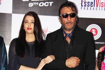 Aiswarya Rai Bachchan unveils Bandeyaa in style!