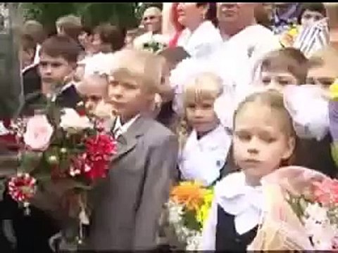 Обратите внимания на мальчика!Зажигательный танец )