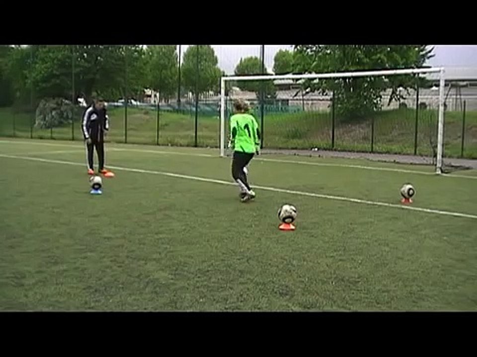 entrainement gardien but : exercice plongeon 3 gardien de but goalkeeper training