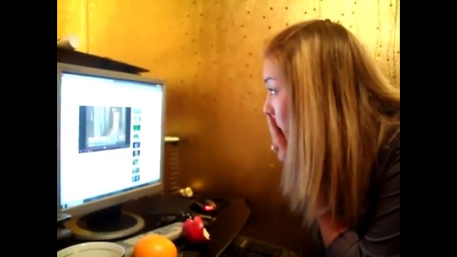 Испуги людей - девушек и парней. Видео где пугают людей в разных местах