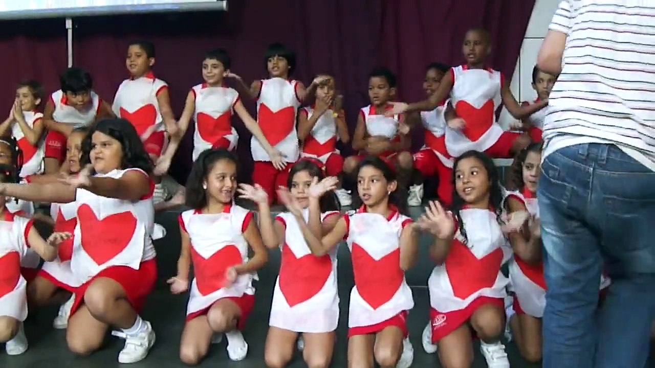 Apresentação dia das Mães 2° ano  Tia Carol e Tia Taty