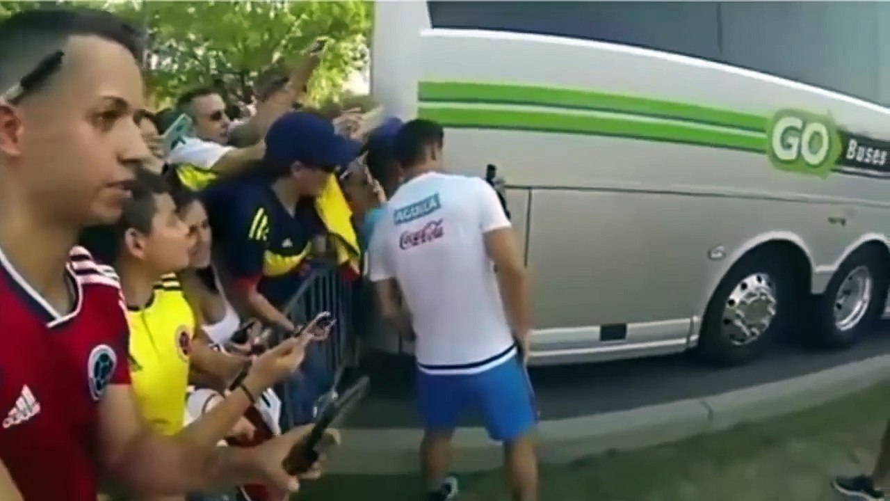 James Rodríguez encarado por un hincha: "Mi mujer te ama más que a mí"