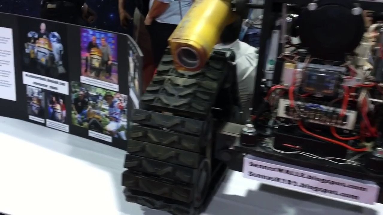 Wall-E--Eve-animated-robots-at-the-D23-Expo-