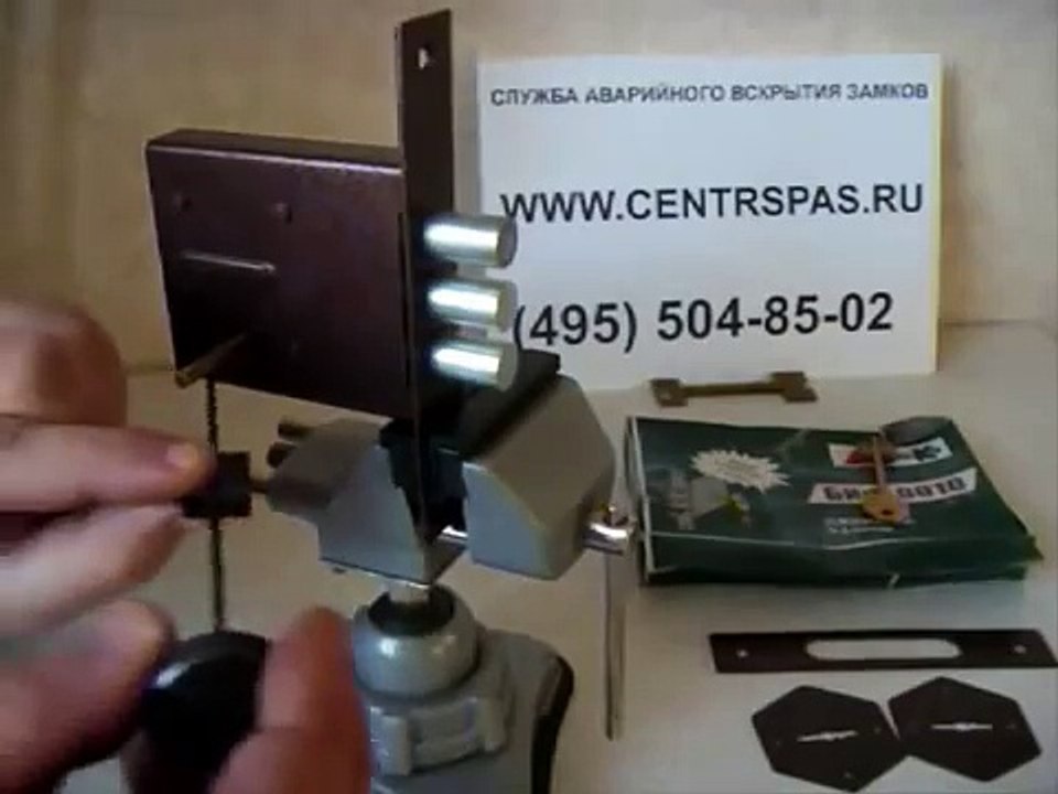 Вскрытие сувальдного замка клюшкой