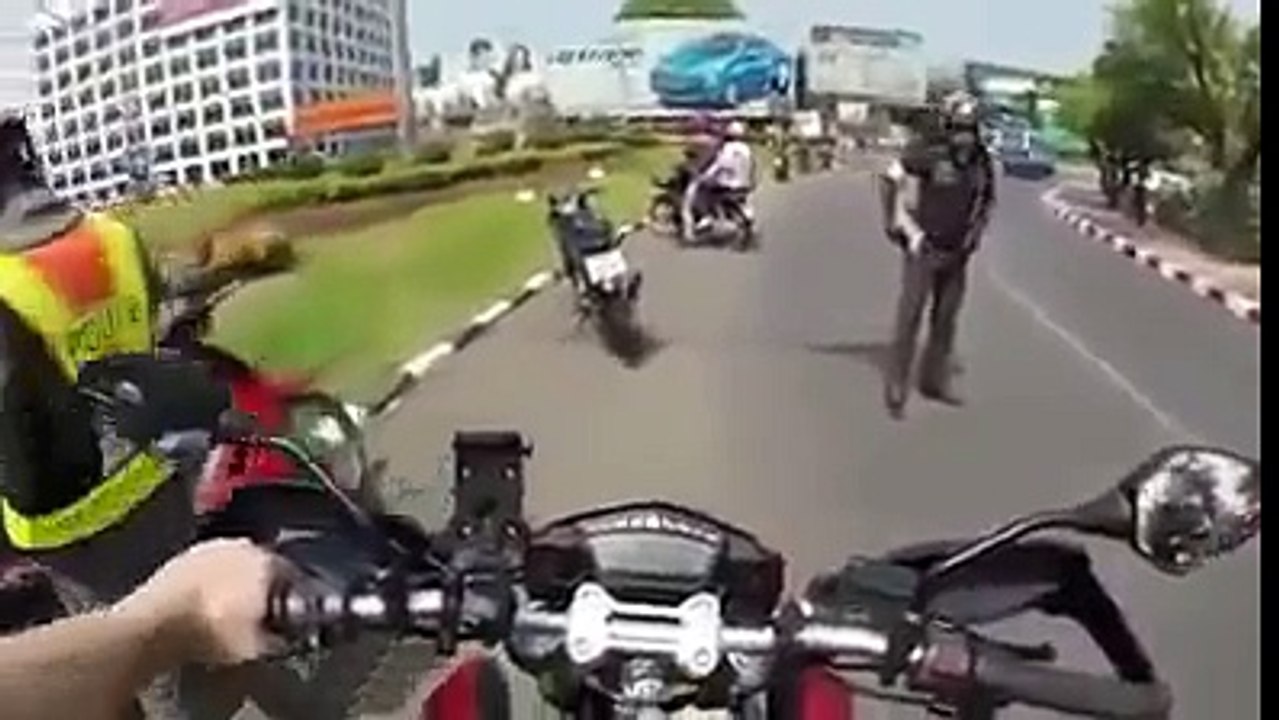 เมื่อ Bigbike ฝรั่งเจอด่านตรวจ