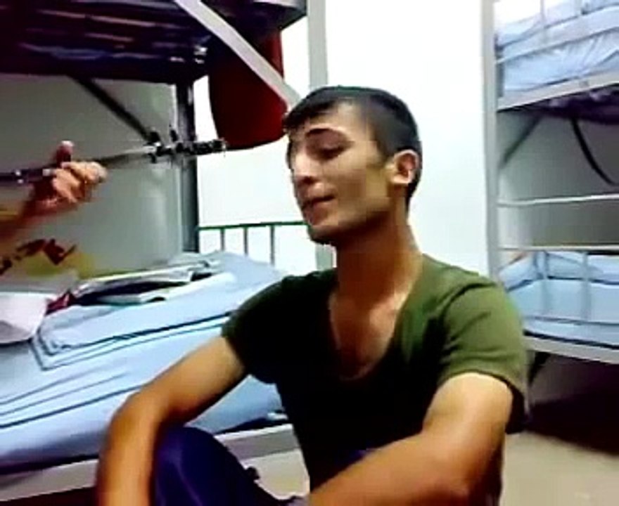 Askerden Harika Ses gerçekten yok böyle ses.bu ses bambaşka. Muhteşem amatör ses.