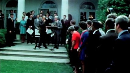 President Ford Meets '75-76 White House Fellows