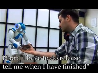 Le robot Nao apprend à réparer une carte électronique endommagée