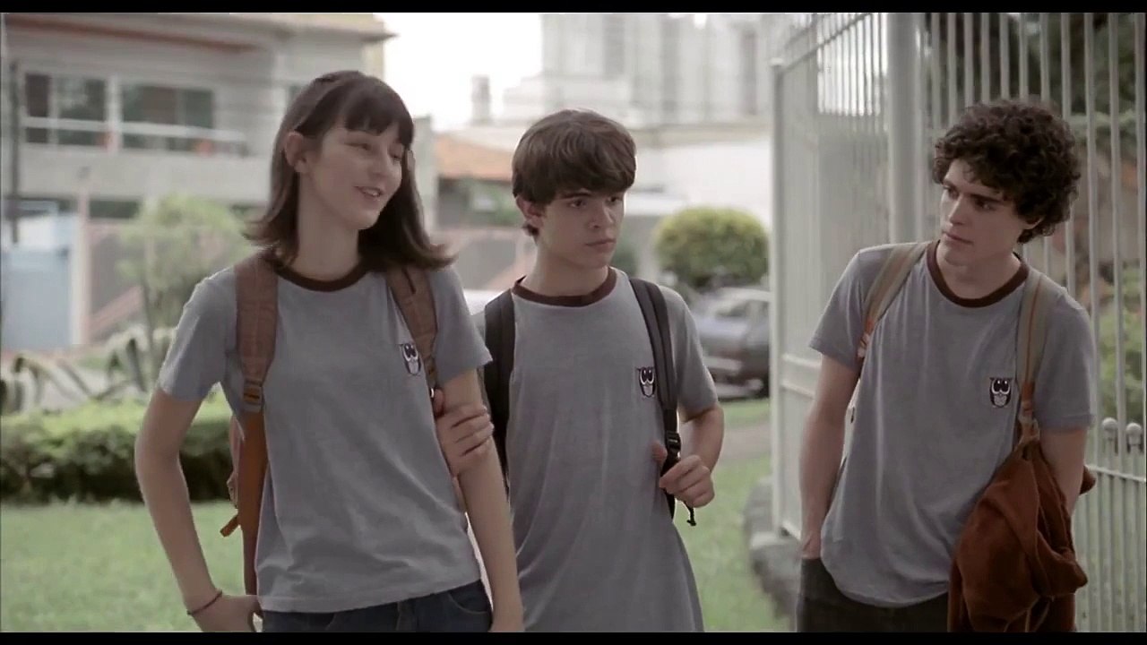 Curta - Eu Não Quero Voltar Sozinho - Subtitles: English French Spanish Turkish