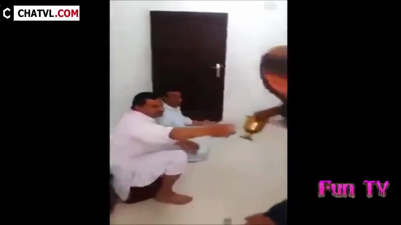 Fun TV Pakistan fans breaks TV after they lose cricket match to Australia in World cup 201