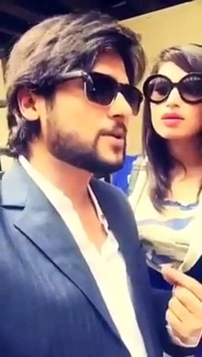 See What Waqas Khan is Saying to Qandeel Baloch -- (Unseen Video)