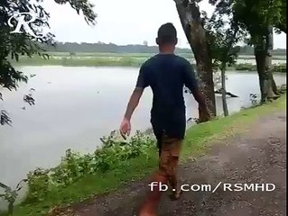 ভিডিওটি দেখলে হাসতে হাসতে অবস্থা খারাপ হয়ে যাবে