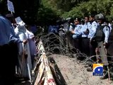 Police baton charge protesting doctors, paramedical staff in Islamabad-Geo Reports-08 Sep 2015