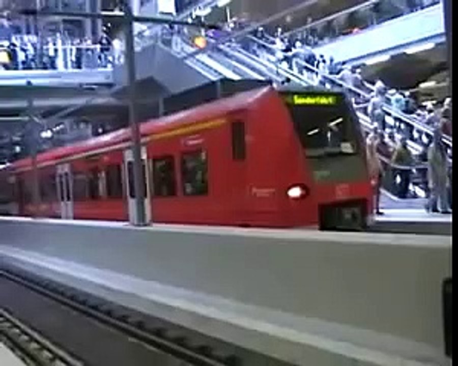 kl. Amateurfilm S-Bahn / Hbf Eröffnung Berlin