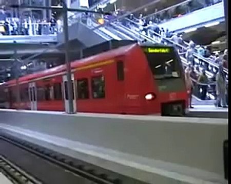 kl. Amateurfilm S-Bahn / Hbf Eröffnung Berlin