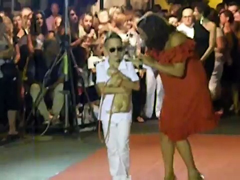 Giacomo e Luna sfilano