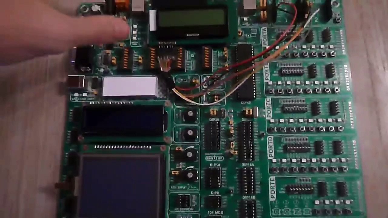 Ecran LCD avec driver PCF2119 PIC 18F