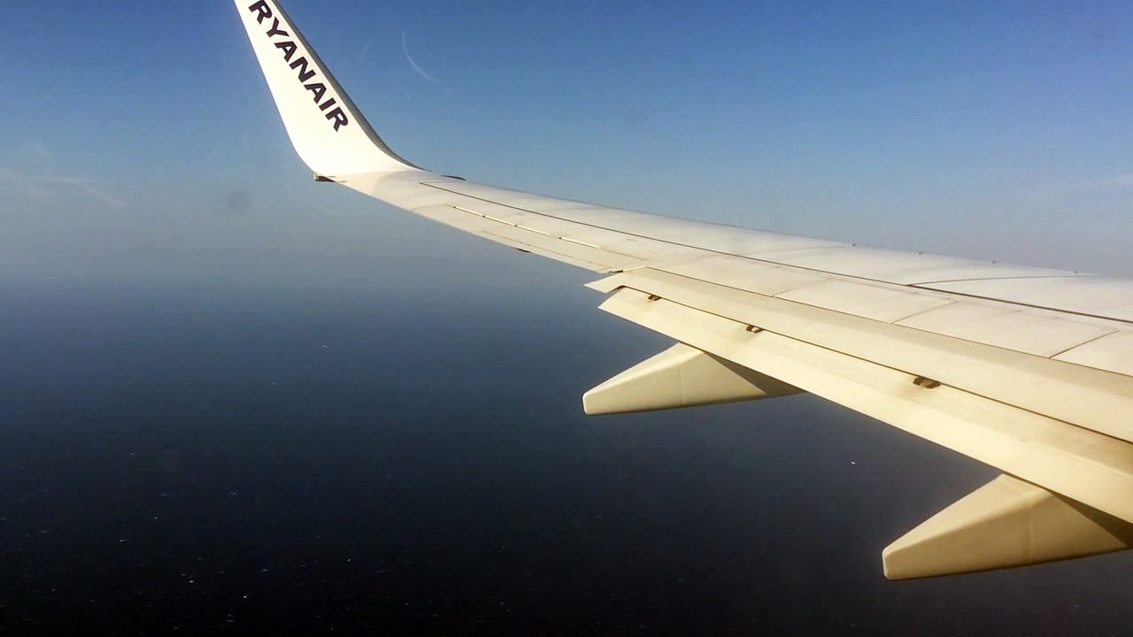 Ryanair - 737-800 Final approach and landing Malaga Airport 3rd Sept 2015
