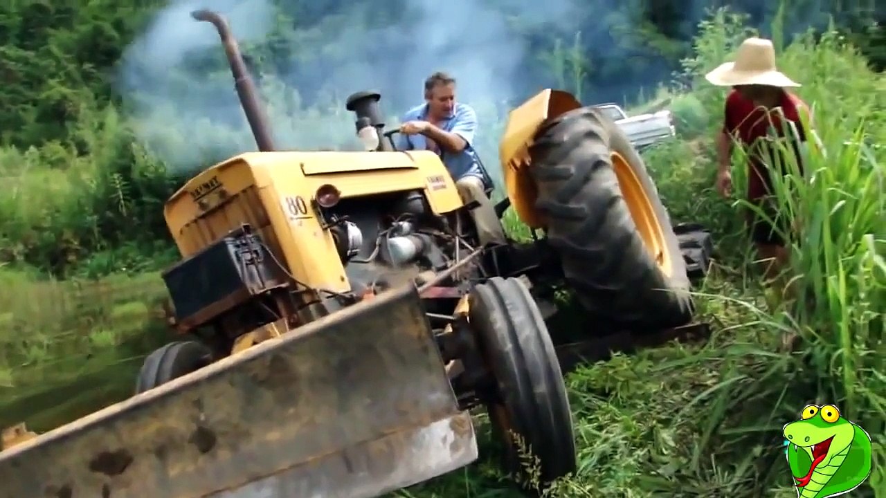 Amazing idiots on  Tractors! Crashes!