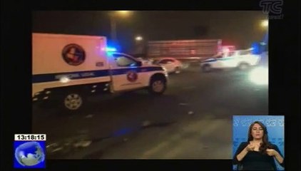 Dos personas que viajaban a bordo de una motocicleta fallecen al impactar contra un taxi