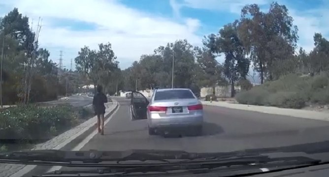 Elle provoque un accident en abandonnant son véhicule