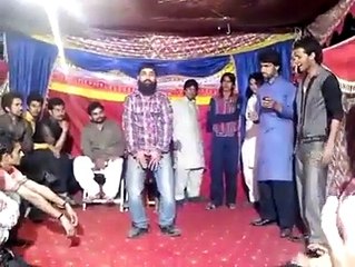 Ya hain  Islam k muhafiz molvi " kam dakho molvi k