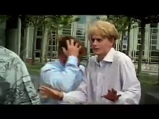 Tim Haars die gast van New Kids: NKOTB stoeptegel