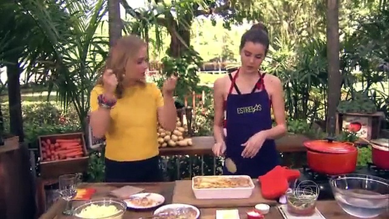 ESTRELAS DA TV ANGELICA E CAMILA QUEIROZ 08-09-2015